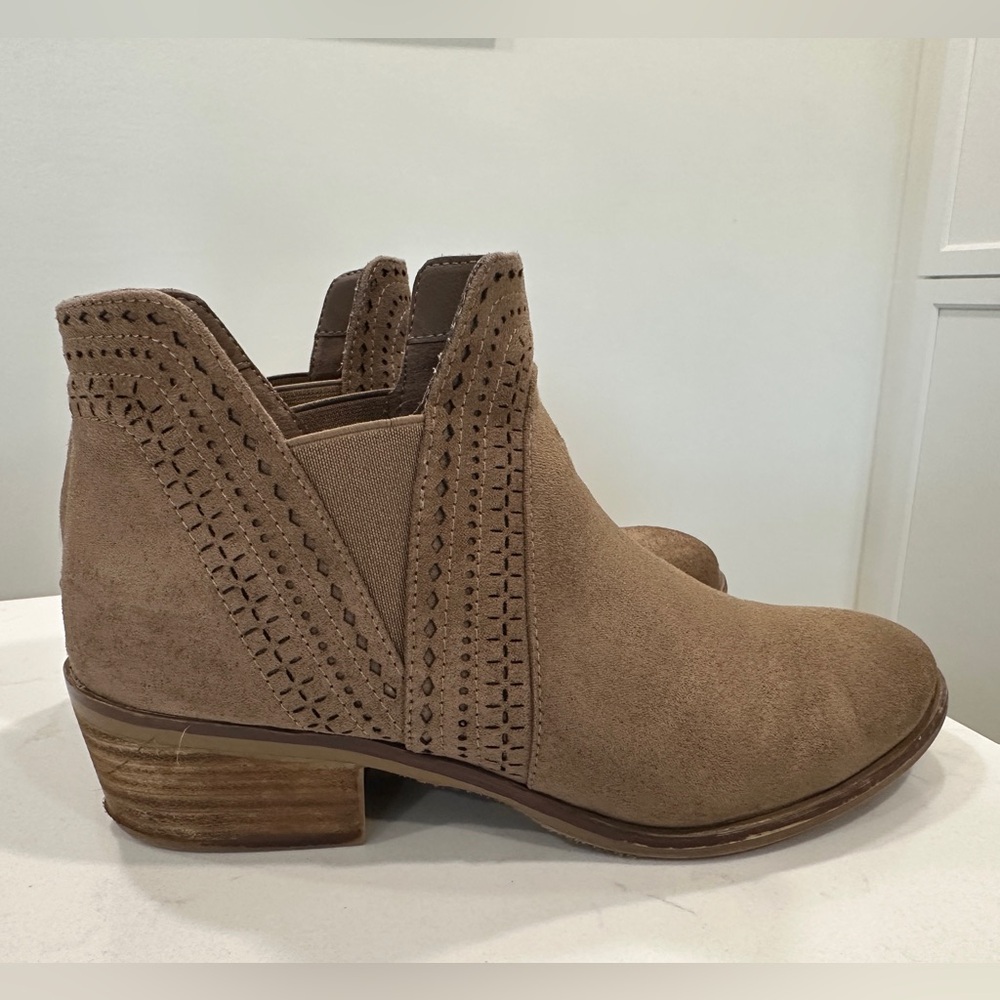 MIA EUC 6 Women's Tan Ankle Boots Low-Heel